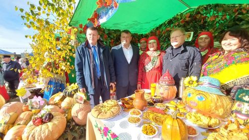 В Большом Подберезье наряду с фестивалем русской песни прошел праздник тыквы