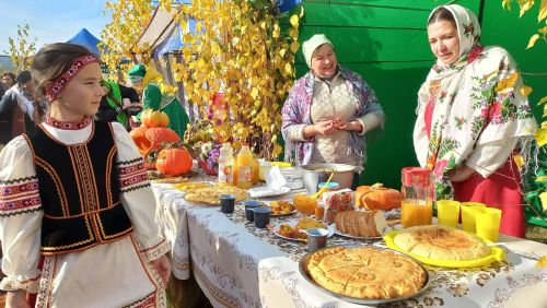 В Большом Подберезье наряду с фестивалем русской песни прошел праздник тыквы