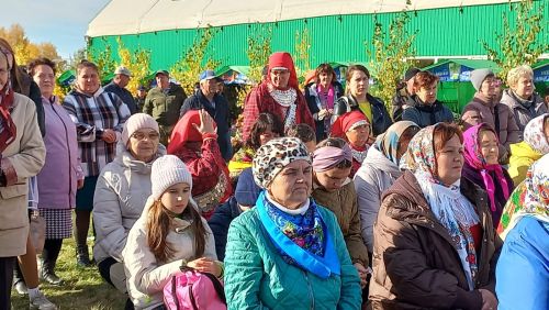 В Большом Подберезье наряду с фестивалем русской песни прошел праздник тыквы