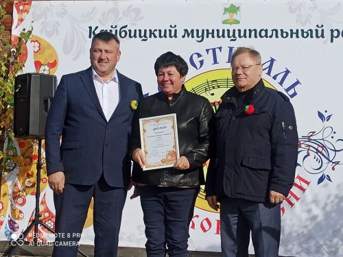 В Большом Подберезье наряду с фестивалем русской песни прошел праздник тыквы