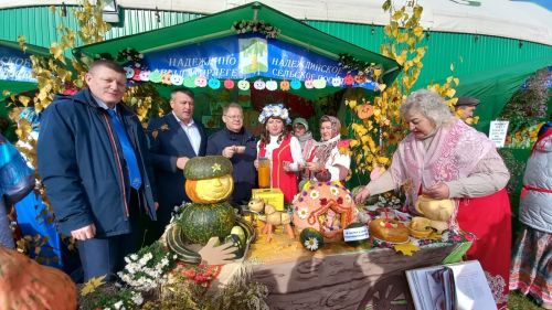 В Большом Подберезье наряду с фестивалем русской песни прошел праздник тыквы