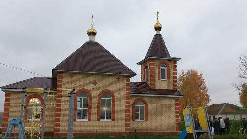 Митрополит Казанский и Татарстанский Кирилл провел богослужение в новом храме в честь святого Пророка Божия Илии в селе Ульянкове