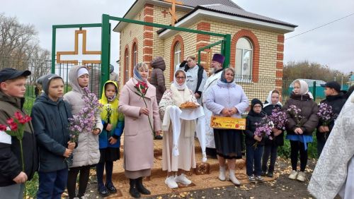 Митрополит Казанский и Татарстанский Кирилл провел богослужение в новом храме в честь святого Пророка Божия Илии в селе Ульянкове