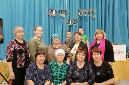 Осенний бал в Бурундуковском СДК стал настоящим праздником для всей семьи