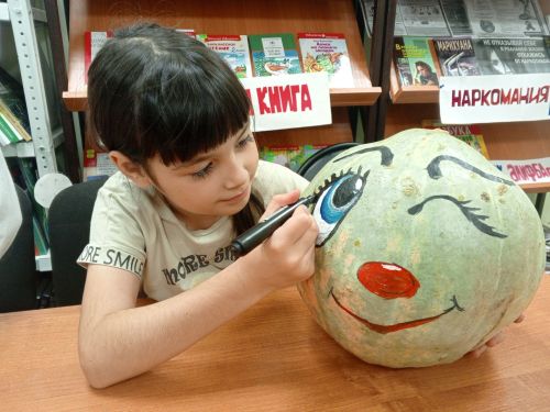 В Баймурзинской сельской библиотеке состоялся увлекательный мастер-класс «Тыквенное чудо», приуроченный ко Дню тыквы