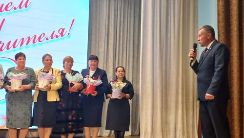 В преддверии Международного Дня учителя в Кайбицах состоялось торжественное мероприятие