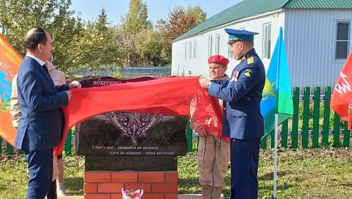 В Ульянкове открыли мемориальные доски в честь воздушно-десантных войск и на память о погибших на спецоперации