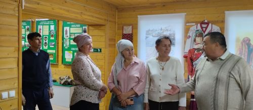 В преддверии Дня народного единства в гостях музея Кайбицкого края побывали учителя и учащиеся Чичканской школы Комсомольского района Чувашии