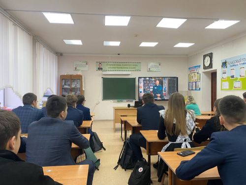 В Большекайбицкой школе прошел важный урок, направленный на профилактику наркомании и преступлений