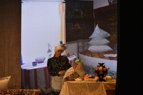 Бәрлебашы үзешчәннәре Әниләр көне уңаеннан Олы Кайбычта спектакль куйды
