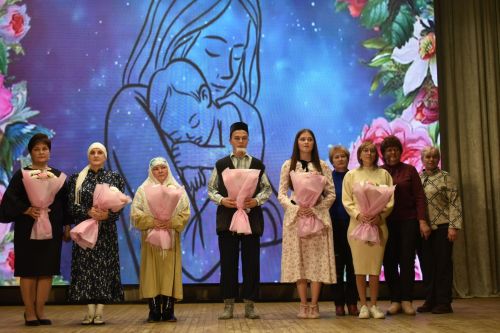 Бәрлебашы үзешчәннәре Әниләр көне уңаеннан Олы Кайбычта спектакль куйды