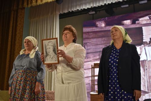 Коллектив художественной самодеятельности Большого Подберезья представил спектакль кайбицким зрителям