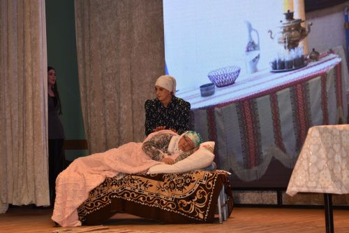 Бәрлебашы үзешчәннәре Әниләр көне уңаеннан Олы Кайбычта спектакль куйды