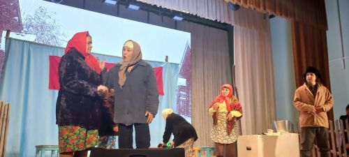 «Ак җилкән» халык театры Кайбыч сәхнәсендә «Тол хатыннар, тол кызлар» драмасын куйды