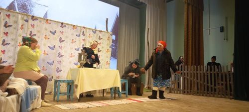 «Ак җилкән» халык театры Кайбыч сәхнәсендә «Тол хатыннар, тол кызлар» драмасын куйды