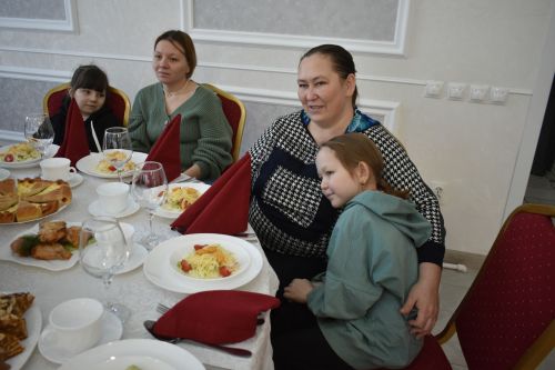 Кайбычта сәламәтлегендә тайпылышлар булган балалар һәм аларның әниләре өчен җылы очрашу узды