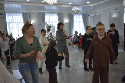 Кайбычта сәламәтлегендә тайпылышлар булган балалар һәм аларның әниләре өчен җылы очрашу узды