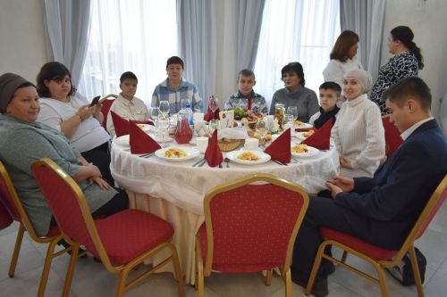 Кайбычта сәламәтлегендә тайпылышлар булган балалар һәм аларның әниләре өчен җылы очрашу узды