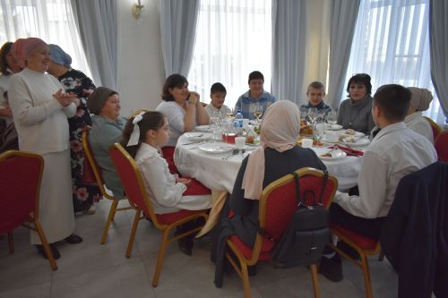 Кайбычта сәламәтлегендә тайпылышлар булган балалар һәм аларның әниләре өчен җылы очрашу узды