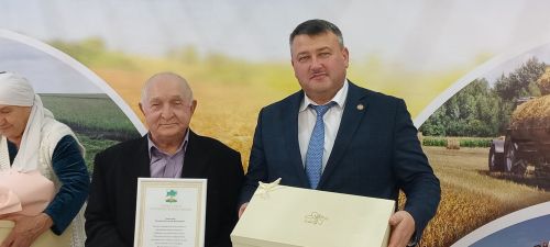 В Кайбицах впервые надоили сто тонн молока: на слете передовиков сельского хозяйства аплодировали достижению года!