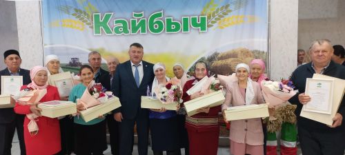 В Кайбицах впервые надоили сто тонн молока: на слете передовиков сельского хозяйства аплодировали достижению года!