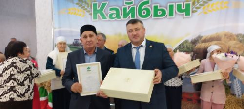 В Кайбицах впервые надоили сто тонн молока: на слете передовиков сельского хозяйства аплодировали достижению года!