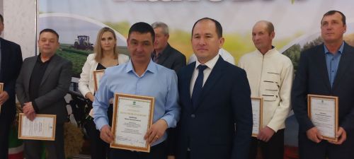 В Кайбицах впервые надоили сто тонн молока: на слете передовиков сельского хозяйства аплодировали достижению года!