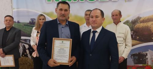 В Кайбицах впервые надоили сто тонн молока: на слете передовиков сельского хозяйства аплодировали достижению года!