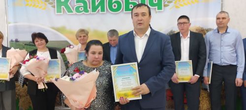 В Кайбицах впервые надоили сто тонн молока: на слете передовиков сельского хозяйства аплодировали достижению года!