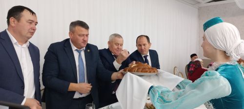 В Кайбицах впервые надоили сто тонн молока: на слете передовиков сельского хозяйства аплодировали достижению года!