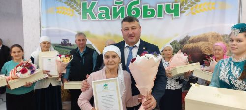 В Кайбицах впервые надоили сто тонн молока: на слете передовиков сельского хозяйства аплодировали достижению года!