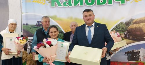 В Кайбицах впервые надоили сто тонн молока: на слете передовиков сельского хозяйства аплодировали достижению года!