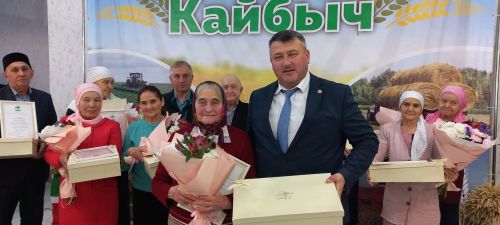 В Кайбицах впервые надоили сто тонн молока: на слете передовиков сельского хозяйства аплодировали достижению года!