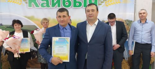В Кайбицах впервые надоили сто тонн молока: на слете передовиков сельского хозяйства аплодировали достижению года!