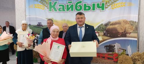 В Кайбицах впервые надоили сто тонн молока: на слете передовиков сельского хозяйства аплодировали достижению года!