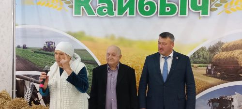 В Кайбицах впервые надоили сто тонн молока: на слете передовиков сельского хозяйства аплодировали достижению года!