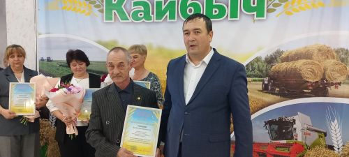 В Кайбицах впервые надоили сто тонн молока: на слете передовиков сельского хозяйства аплодировали достижению года!