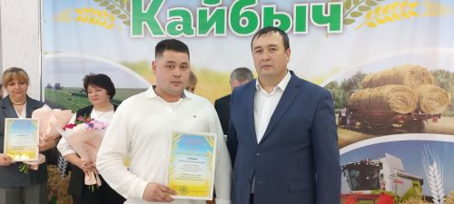 В Кайбицах впервые надоили сто тонн молока: на слете передовиков сельского хозяйства аплодировали достижению года!