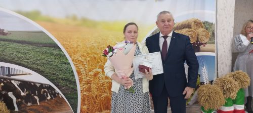 В Кайбицах впервые надоили сто тонн молока: на слете передовиков сельского хозяйства аплодировали достижению года!