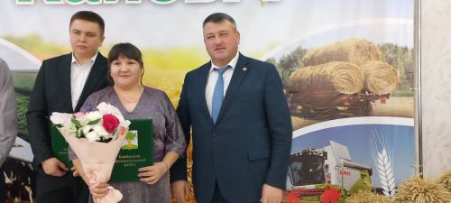 В Кайбицах впервые надоили сто тонн молока: на слете передовиков сельского хозяйства аплодировали достижению года!