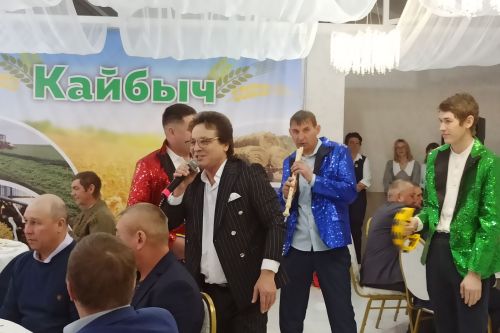 В Кайбицах впервые надоили сто тонн молока: на слете передовиков сельского хозяйства аплодировали достижению года!