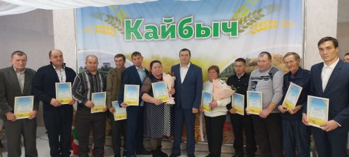 В Кайбицах впервые надоили сто тонн молока: на слете передовиков сельского хозяйства аплодировали достижению года!