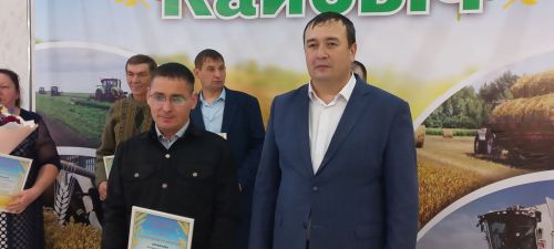 В Кайбицах впервые надоили сто тонн молока: на слете передовиков сельского хозяйства аплодировали достижению года!