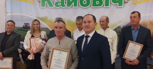 В Кайбицах впервые надоили сто тонн молока: на слете передовиков сельского хозяйства аплодировали достижению года!