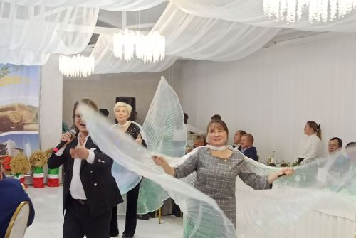 В Кайбицах впервые надоили сто тонн молока: на слете передовиков сельского хозяйства аплодировали достижению года!
