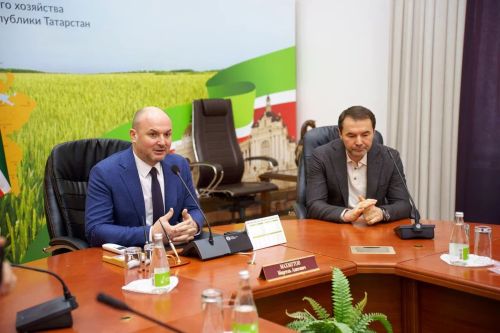 «Мостом между городом и селом» назвал журналистов, освещающих аграрную тематику, заместитель министра сельского хозяйства и продовольствия РТ Марсель Махмутов
