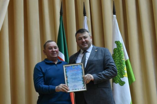В Кайбицком районе наградили победителей конкурса на новогоднее оформление