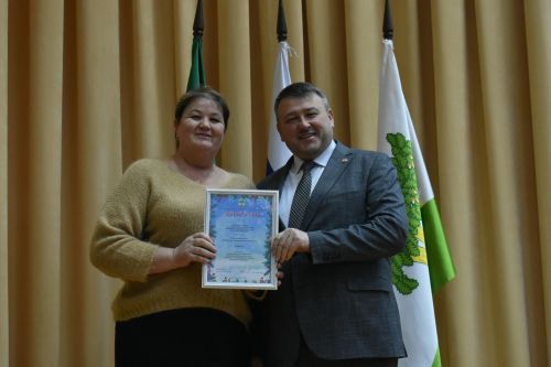 В Кайбицком районе наградили победителей конкурса на новогоднее оформление