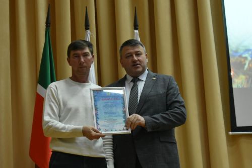 В Кайбицком районе наградили победителей конкурса на новогоднее оформление