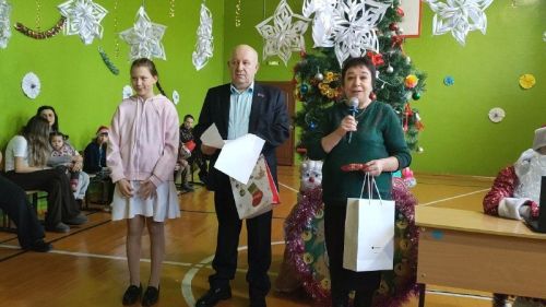 В Берлибашской школе провели акцию «Елка желаний»